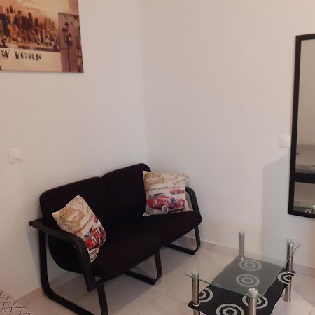 Ferienwohnung Yellow House Kalamata Exterior foto