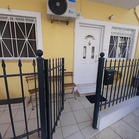 Ferienwohnung Yellow House Kalamata Exterior foto
