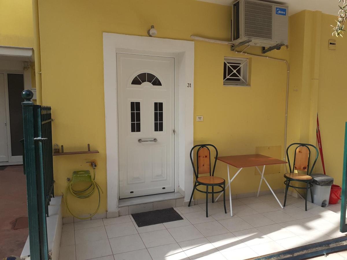 Ferienwohnung Yellow House Kalamata Exterior foto